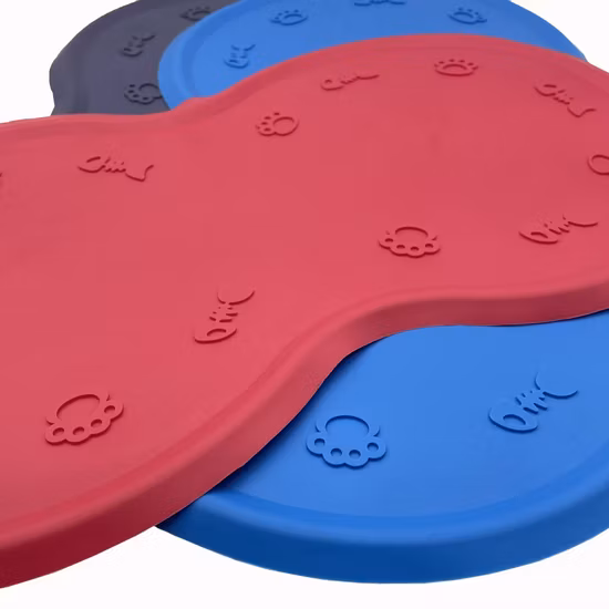 Tappetino per cani per cibo e acqua Animali domestici Gatti Grande piccolo Gomma siliconica Plastica Impermeabile Piatto per mangiare Tovagliette con bordi Labbro per pavimento